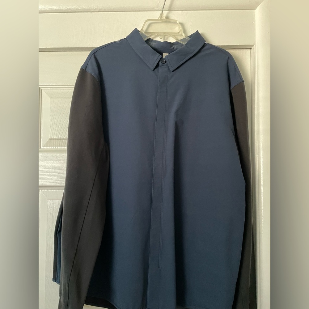 lululemon Men’s Black/ Navy Button up. Size XXL. NWT